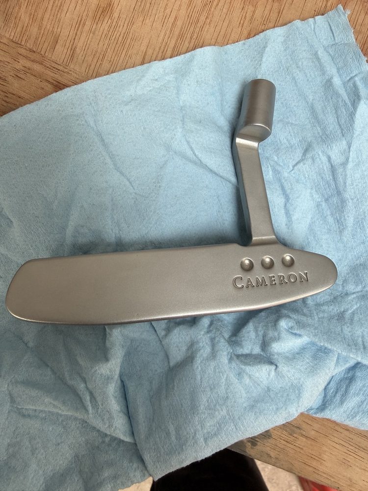 Putter Scotty Cameron Newport Two Pro Platinum restaurado, con terminación satinada